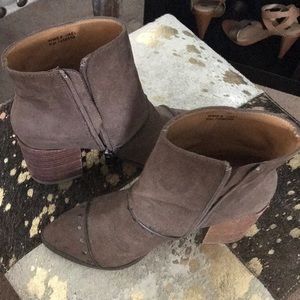 Report ankle boots